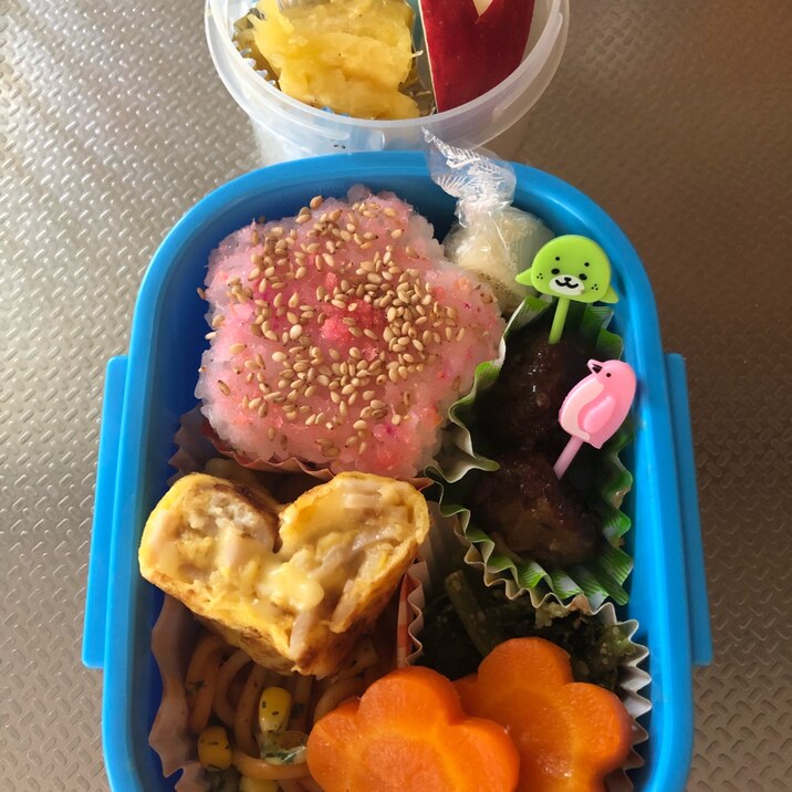 キャラ弁 ピンクの桜おにぎり レシピ 作り方 By ぺっころり 楽天レシピ キャラ弁 ピンクの桜おにぎり レシピ 作り方 By ぺっころり 楽天レシピ